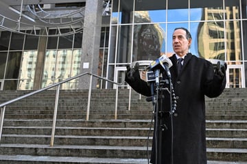 Rep. Jamie Raskin exposes "disgraceful" conditions of ICE detention center in Baltimore