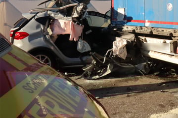 Unfall A6: Vollsperrung auf A6: Zwei Verletzte nach schwerem Unfall