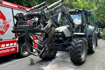 Havarierter Traktor sorgt für Sperrung auf B101: Vor allem Konzertbesucher betroffen!