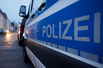 Motorrad kollidiert mit Streifenwagen: Biker schwer verletzt, Polizisten unter Schock
