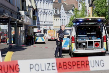 Schüsse auf offener Straße! Polizei mit Großaufgebot vor Ort, eine Person verletzt