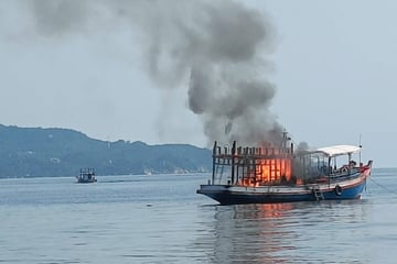 Tauchgang endet in Katastrophe: Feuerball wütet auf Touri-Boot