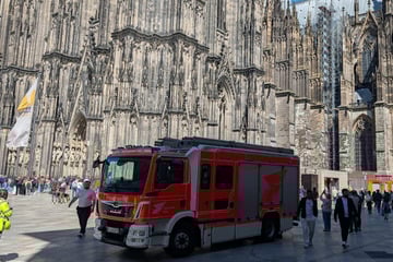 Kölner Dom komplett geräumt! Feuerwehr bricht Einsatz ab