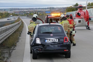 Unfall A4: Unfall auf der A4: Toyota prallt gegen Fiat, Auto schleudert quer über die Straße
