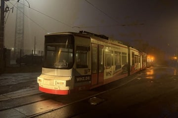 Havarie bei Straßenbahn: Plötzlich brennt der Stromabnehmer