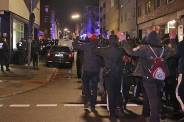 Demo gegen Polizeigewalt: Transparent sorgt für Aufsehen