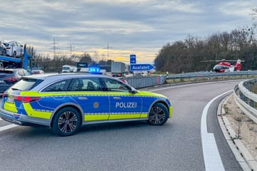 Unfall A5: Biker auf A5 verunglückt: Rettungsheli fliegt Verletzten in Klinik
