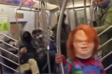 Bizarres Video: Kleinwüchsiger Horrorclown attackiert Fahrgäste in U-Bahn