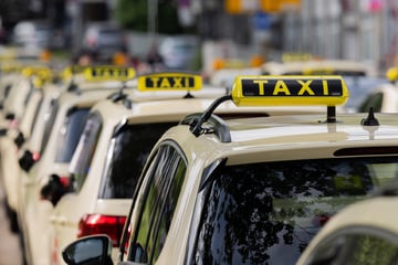 München: Fahrgast leistet sich XXL-Taxifahrt, doch als es ans bezahlen geht, nimmt er Reißaus