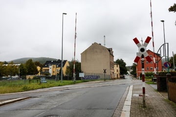 Bahnübergang im Erzgebirge gesperrt: Hier fahren Busse statt Züge