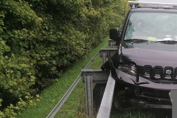 Beide Spuren dicht: Autofahrer rast mittig durch und verursacht Crash auf der A62