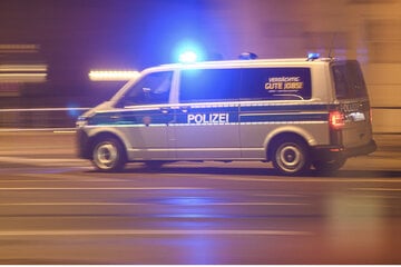 Dresden: Autodieb fährt mit C-Klasse durch Dresden: Plötzlich bemerkt er Polizei