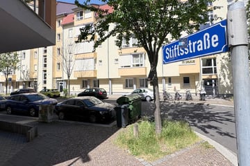 Leipzig: 18-Jährige erwischt Einbrecher in ihrer Wohnung, plötzlich wird sie von ihnen bedroht