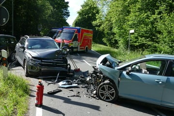 B507 stundenlang gesperrt: Vier Verletzte nach schwerem Unfall