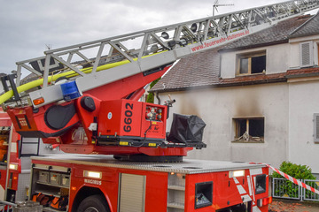 Doppelhaus fängt Feuer: Für Bewohner (✝71) kommt jede Hilfe zu spät
