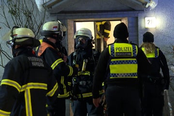 Hamburg: Heldentat in Hamburg! Mann rettet Nachbarn aus brennender Wohnung