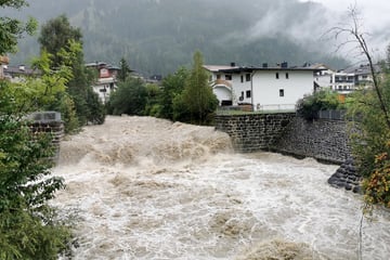 Hochwasser in Österreich: Pegelstände sinken, Verkehr eingeschränkt