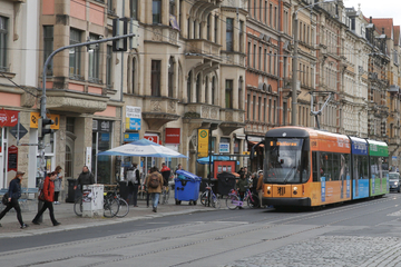 Kind (2) bei Unfall mit Straßenbahn in Dresdner Neustadt verletzt