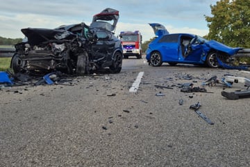 Trümmerfeld bei Ettringen: Seat-Fahrer stirbt nach Frontalcrash noch am Unfallort