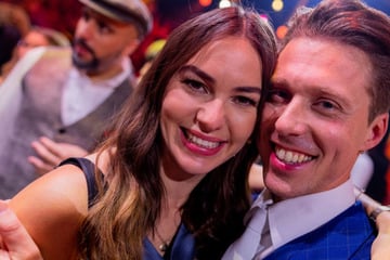 Akutes Problem bei Tessa: Baby von "Let's Dance"-Paar landet kurz nach Geburt im OP-Saal
