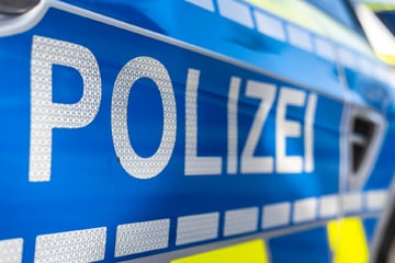 Polizei sucht Zeugen: Räuber sticht 18-Jährigem mit Messer in Bauch und flüchtet