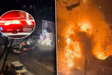 "Heilige S*****": Mann feuert Leuchtpistole ab, plötzlich explodiert ein Haus