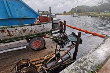 Köpfchen ins Wasser, Schwänzchen in die Höh': Traktor geht auf Rügen auf Tauchfahrt