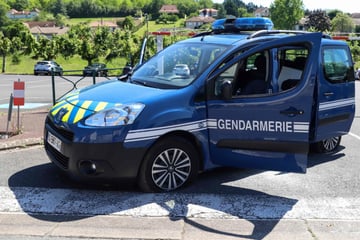 Vom eigenen Vater gefangen gehalten: Nacktes Kind in Lieferwagen voller Exkremente entdeckt