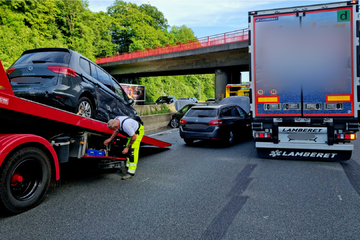 Massenkarambolage auf A3 bei Mettmann: Unfall mit Lastwagen und fünf Autos
