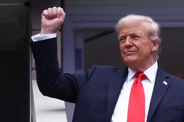 Trump's hand again covered in makeup at US Open as health rumors swirl