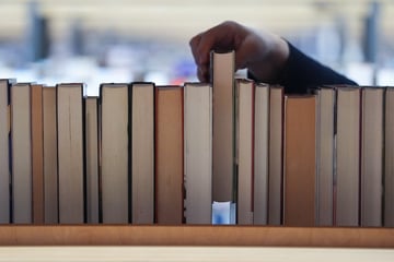 Leipzig: Festnahme in Wohnung: Polizei überführt Buchbetrüger im Landkreis Leipzig