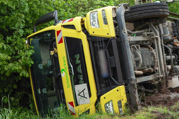 Umgekippter Müllwagen in Grevenbroich sorgt für stundenlange Vollsperrung