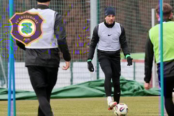 "Verletzung habe ich nicht mehr im Kopf": Aues Torjäger Bär kehrt nach Rostock zurück