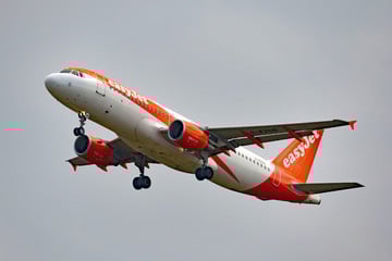 Bombe an Bord? Wildgewordene Passagierin sorgt für Panik in Easyjet-Flieger