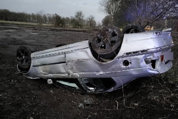 Fahranfänger überschlägt sich und schrottet seinen BMW