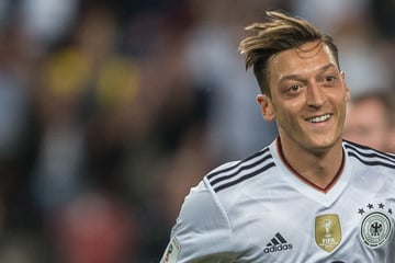Jetzt also doch: Mesut Özil verkündet sofortiges Karriereende!