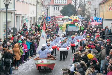 Größte Karnevalsumzug Sachsens: Rabu, Rabu! Radeburg ganz jeck auf seine Narren