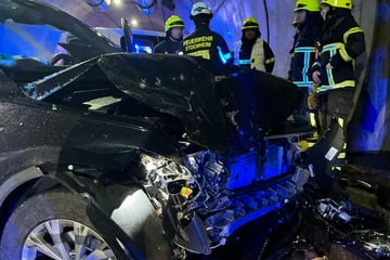 Unfall A71: Auffahrunfall im Tunnel auf A71: Röhre zeitweise voll gesperrt