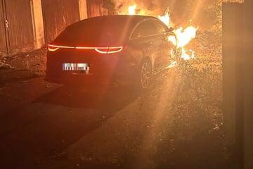 Brandserie bricht nicht ab: Schon wieder brennt ein Kleinwagen im Harz!