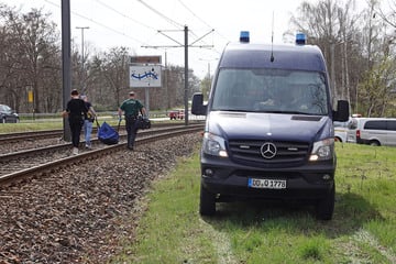 Leiche neben Gleisen gefunden: Starb der Mann nach einem Unfall mit der Bahn?