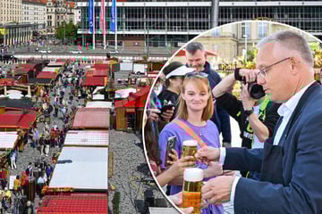 Dresden: Mit einem Fassbieranstich eröffnet: Auf dem Altmarkt ist schon Herbst