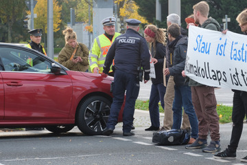 Mit dem Auto gegen Klima-Aktivisten: Blockaden-Fahrer vor Gericht
