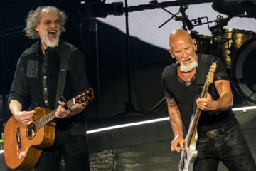 Shanty-Rock mit Haltung: Santiano rocken Leipzig und warnen vor "orangefarbenem Pavian"