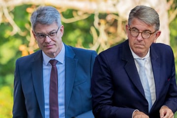 Verkehrsminister bricht bei Kabinettsklausur zusammen, Weimer reist wegen Todesfall ab