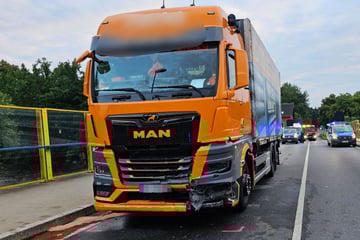 Tödlicher Verkehrsunfall zwischen Flöha und Niederwiesa: Lkw und Honda krachen zusammen