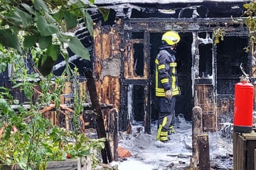 Leipzig: Nachbar hörte das Feuer: Gartenlaube geht im Leipziger Osten in Flammen auf