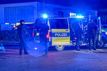 Zwei Tote bei Schüssen in Firma! Täter weiter auf der Flucht, SEK im Einsatz