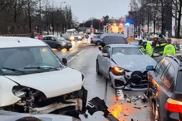 Mit Sportwagen unterwegs: Senior (94) verliert die Kontrolle und verursacht schweren Unfall