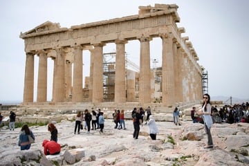 Blutige Szenen an der Akropolis: Paar mit Messer attackiert