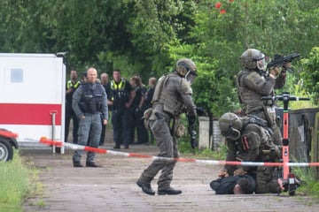 SEK-Einsatz in Hamburg: Kräfte stürmen Reihenhaus